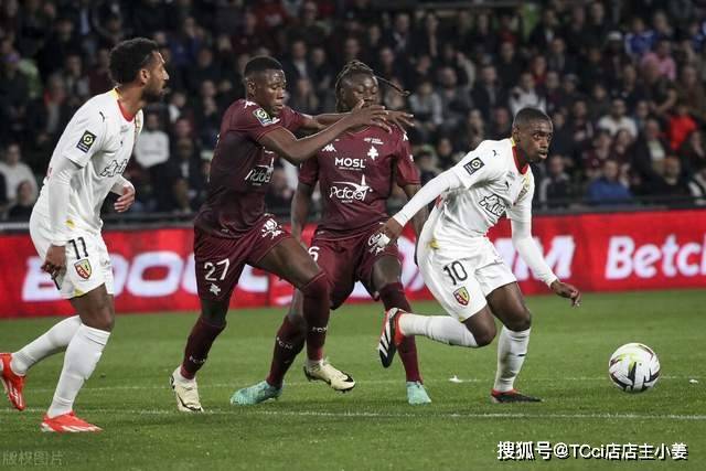 半场-三镇2-0十人新鹏城 加布里埃尔13分钟直红熊继政汪晋贤破门
